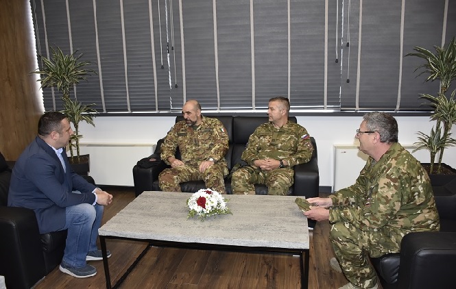 Popović i KFOR o bezbednosti u opštini Gračanica
