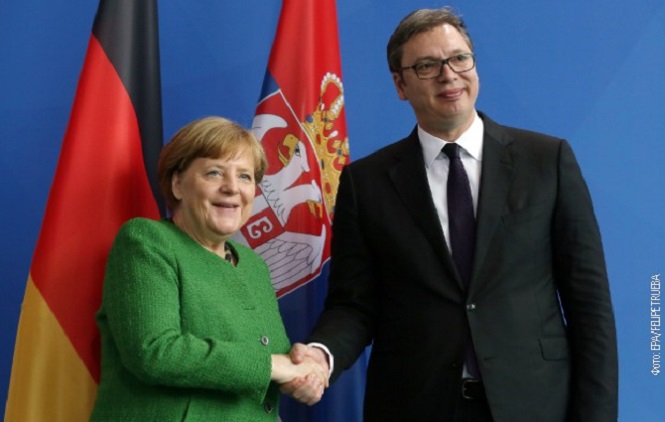 Vučić sa Merkelovom: Srbija u potpunosti posvećena dijalogu