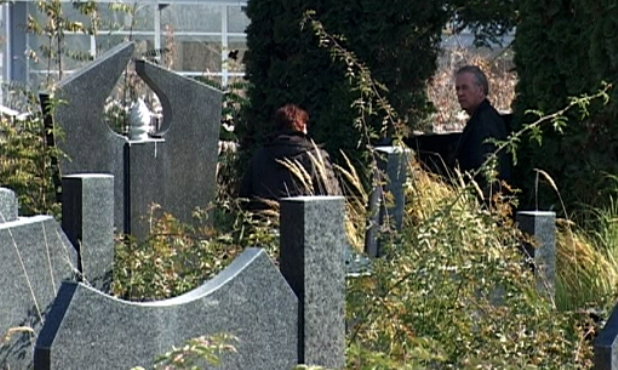 Zadušnice, groblja zarasla u korov, razrušeni spomenici