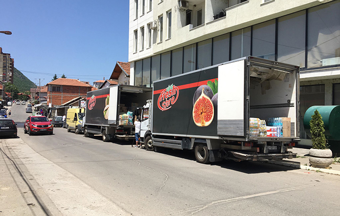 Kamioni sa namirnicama na severu