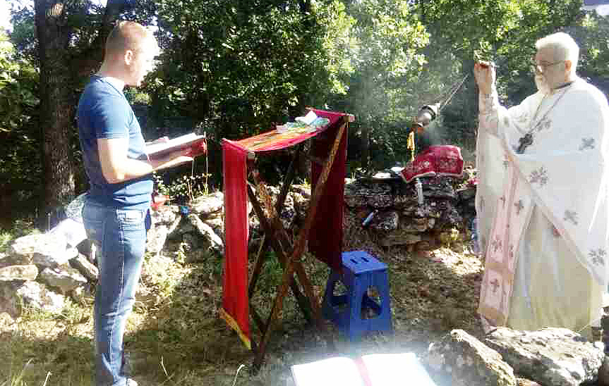Bogosluženjem na temeljima drevne crkve u Hoči obeležen Petrovdan