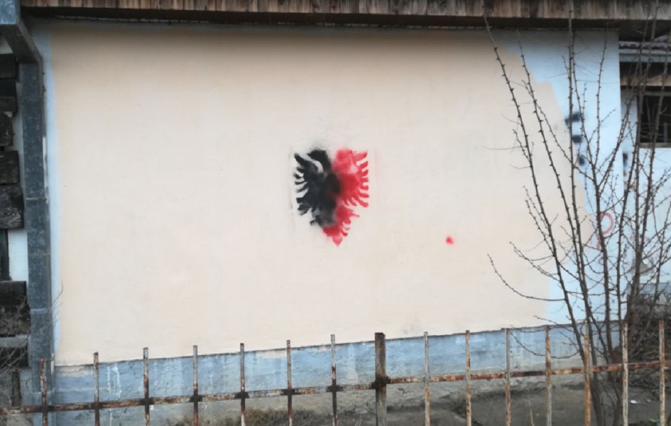 Preoce: Nacrtan albanski dvoglavi orao