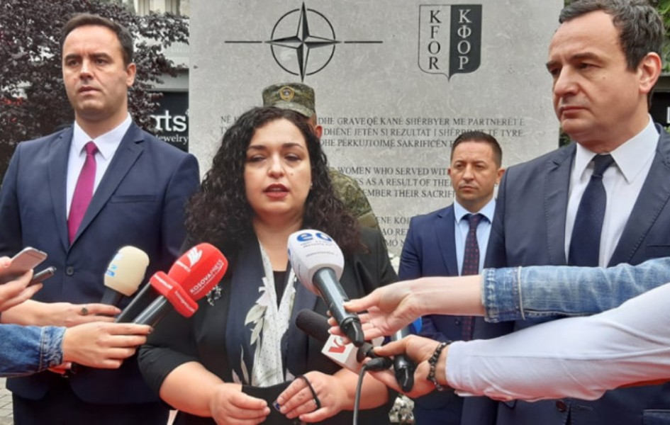 Osmani, Kurti i Konjufca odali počast palim vojnicima NATO-a