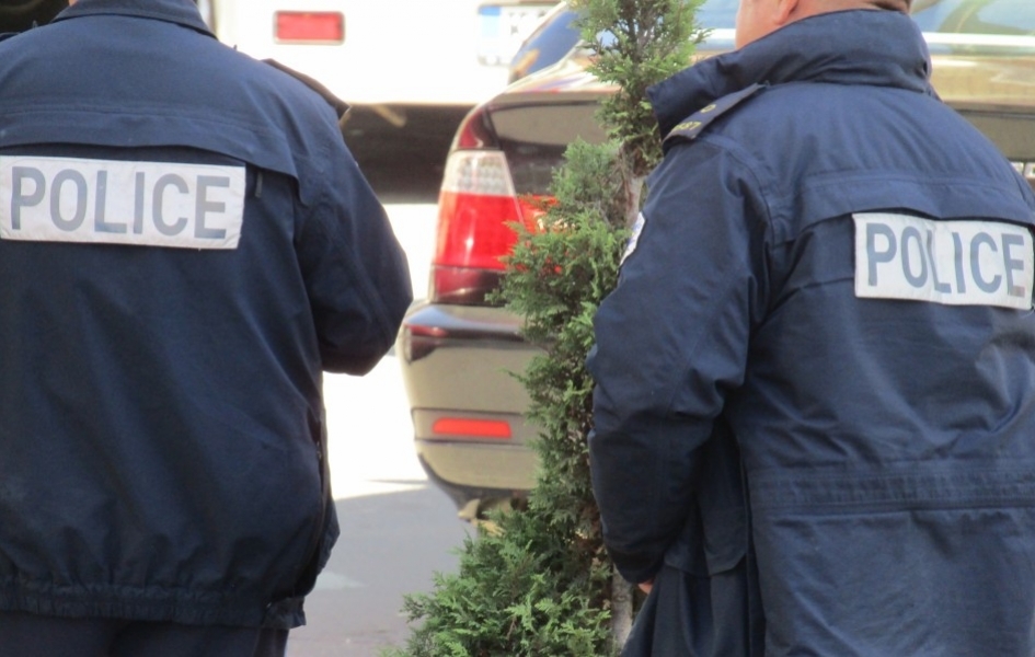 Zvečan: Pronađene dve eksplozivne naprave u zgradi Centra za registraciju vozila