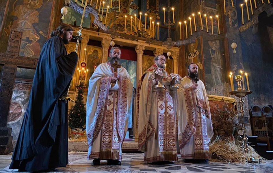 Iz Visokih Dečana sa najradosnijim božićnim pozdravom