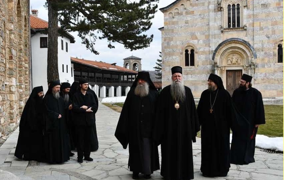 Mitropolit Joanikije posetio Pećku patrijaršiju i Visoke Dečane