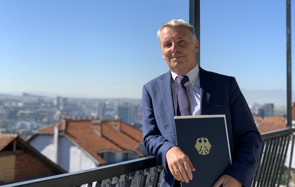 Rode: Kosovo treba postepeno da ukida KM tablice