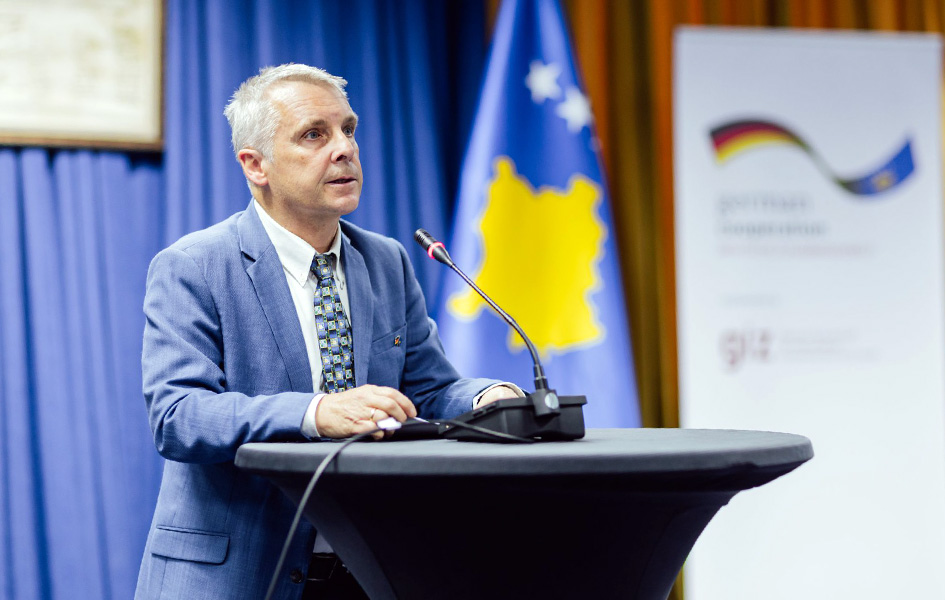 Rode: Apsurdno je rizikovati eskalaciju zbog tablica