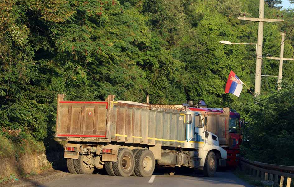 Postavljena barikada u selu Zupče