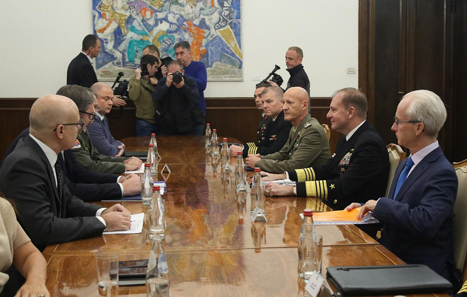 Vučić sa Mančom: NATO da zaštiti srpski narod na KiM