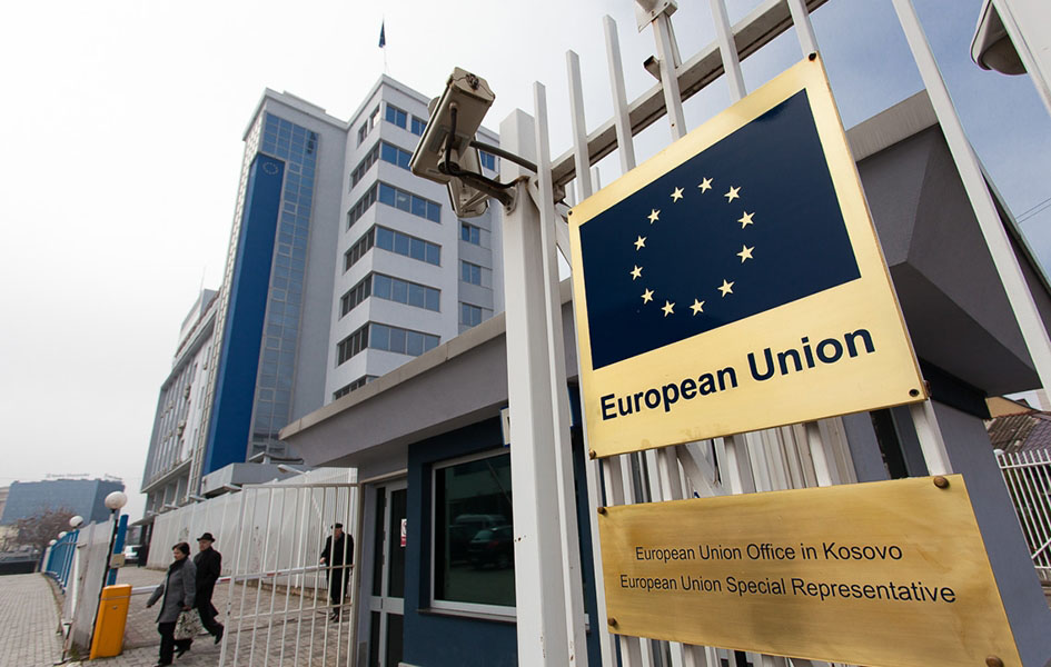 EU izražava žaljenje zbog usvajanja zakona o fukncionerima i platama