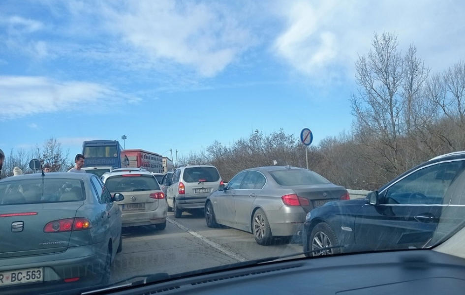 Kolona vozila na Merdaru, čeka se više sati