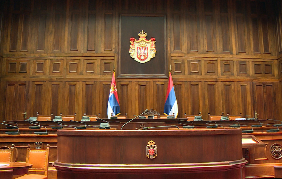 Obradović: Parlament ćuti dok se podiže borbena gotovost
