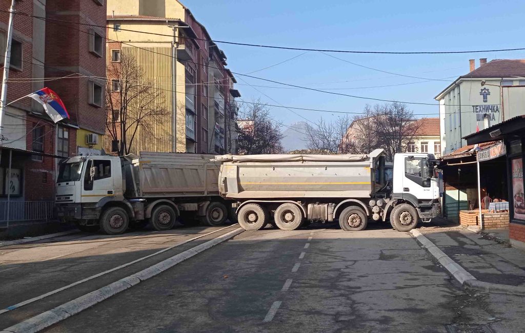 Istraga zbog barikada obustavljena i protiv Radoičića Barikade na severu Kosova, ilustracija (Foto KIM)