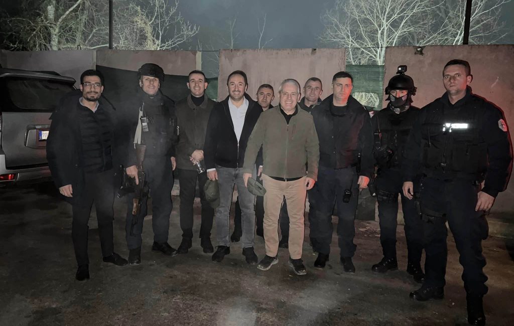 Ministri Svećlja i Aljiu dočekali Novu godinu na punktu na severu