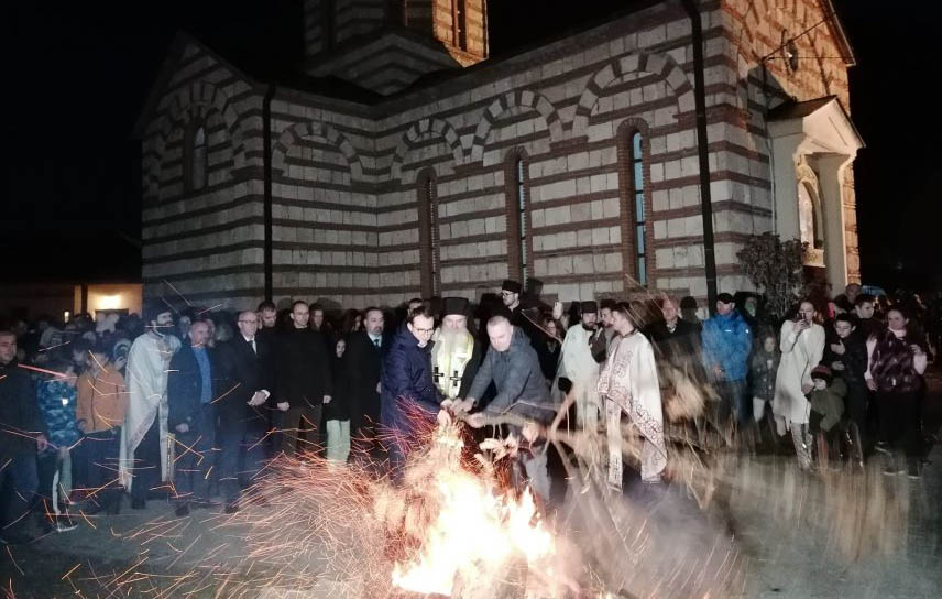 Incident na nalaganju Badnjaka u ZP, meštani vikali na Petkovića i Srpsku listu