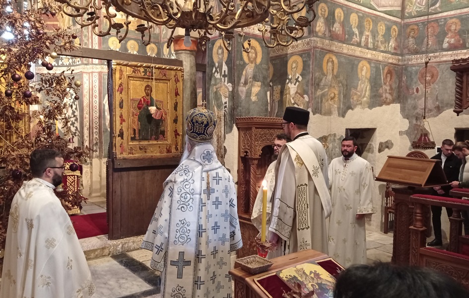 Božićna liturgija u manastiru Gračanica