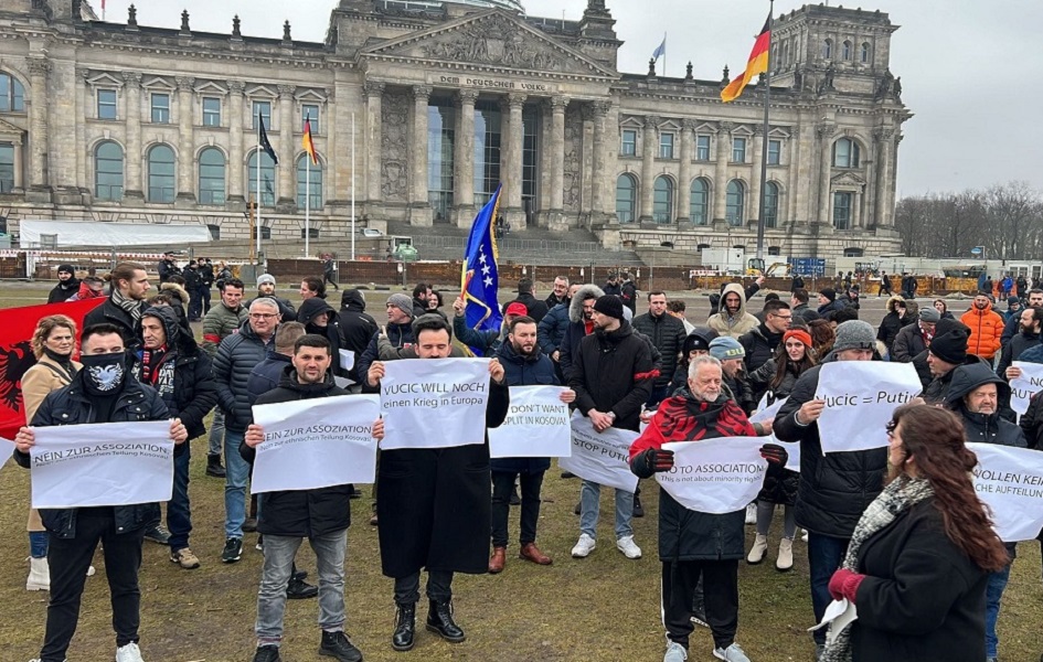 Protest protiv Zajednice srpskih opština u Nemačkoj
