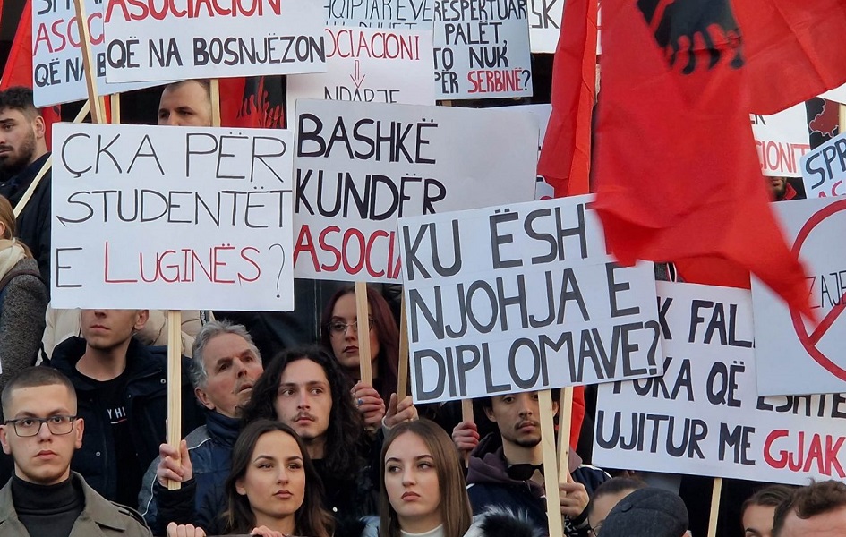 Studenti izašli na ulice Prištine: Nećemo ZSO da nas „bosnizuje“