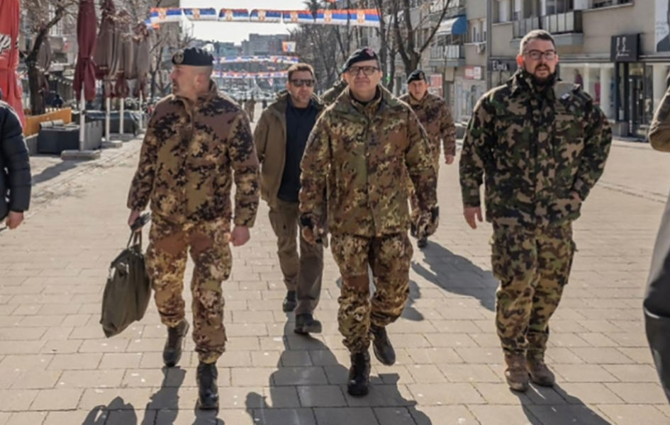 Komandant KFOR-a: Jedina briga da situacija na Kosovu ostane stabilna Komandant KFOR-a Anđelo Ristuća sa saradnicima u sevenom delu Kosovske Mitrovice (Foto KFOR)