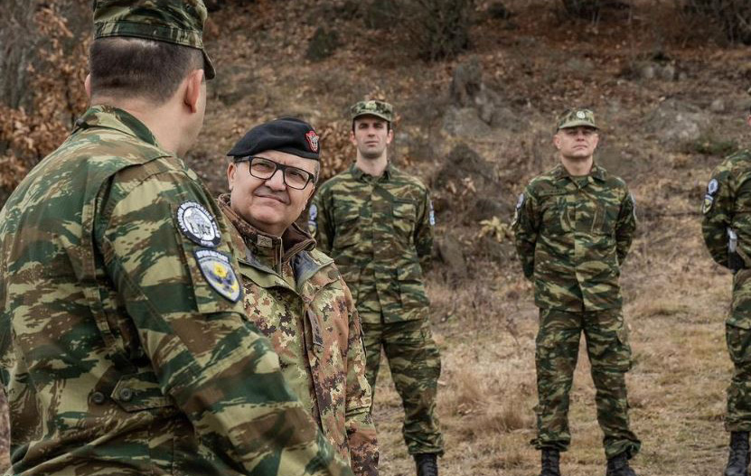 Komandant KFOR-a posetio vojnike u Zvečanu Komandant KFOR-a posetio vojnike u Zvečanu (Foto Fejsbuk KFOR )
