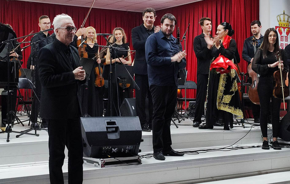 Koncert “Metohijska pojanja” održan u Mitrovačkom dvoru Detalj sa koncerta (Foto Radio Mitrovica Sever)