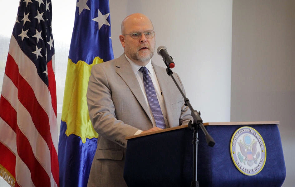 Hovenijer: Po evropskom predlogu Srbija nije dužna da ukloni Kosovo iz ustava Ambasador SAD na Kosovu Džefri Hovenijer (Foto Tviter@USAmbKosovo)