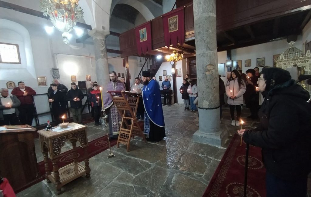 Orahovac: Služen pomen žrtvama martovskog pogroma Detalj sa služenja pomena (Foto Radio Goraždevac)