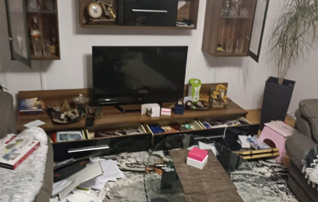 Opljačkana kuća porodice Mitić u Lapljem Selu Opljačkana kuća porodice Mitić u Lapljem Selu (Foto Medija Centar)