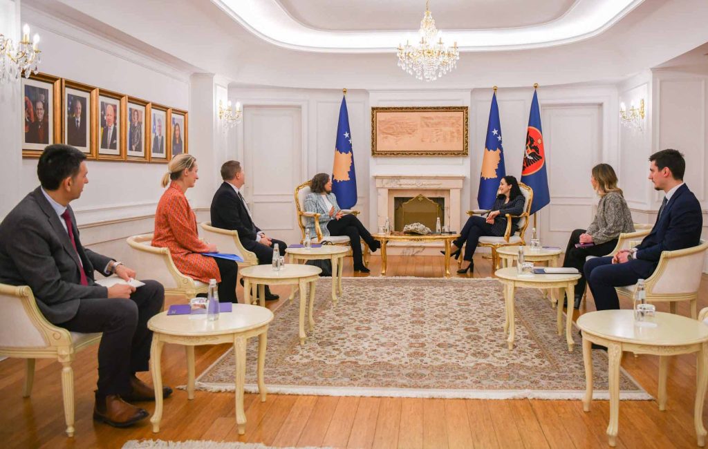 Osmani razgovarala sa Sunjogom i timom Kancelarije UN na Kosovu Sa sastanka (Foto Predsedništvo Kosova)