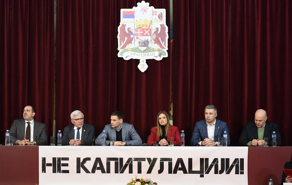 U Kragujevcu tribina „Ne kapitulaciji, ne francusko-nemačkom planu za Kosovo“ Predstavnici opozicije na tribini u Kragujevcu (Foto Tanjug/Nebojša Raus)