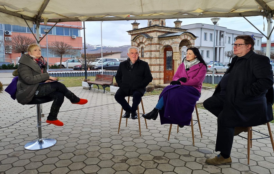 Kako žive Srbi na Kosovu: „Sanjamo da smo u Srbiji, a realnost je druga“ Žaklina Tatalović, Momčilo Trajković, Zorica Vorgučić i Miodrag Marinković u emisiji Rekonstrukcija (Foto Kim/Bojan Ćirković)
