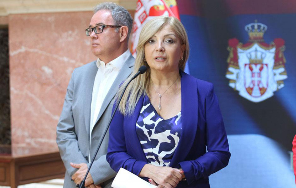 Manojlović: Predlog nepovoljan po Srbiju, povoljan za Prištinu, a Srbe na Kosovu niko ne pita Tatjana Manojlović sa Zoranom Lutovcem (Foto ATA)