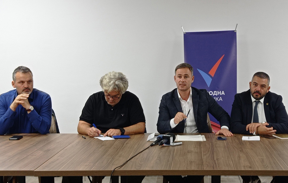 Narodna stranka traži ostavku Vučića zbog evropskog plana Predstavnici Narodne stranke tokom formiranja Pokrajinskog odbora u L.Selu (Foto Kim)