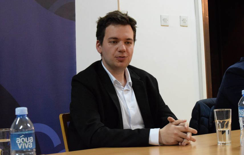 Podkast sa Nikolom Perišićem: Polarizacija medija globalno prisutna Nikola Perišić u studiju Radijo Mitrovica Sever (Foto Radio Mitrovica Sever)
