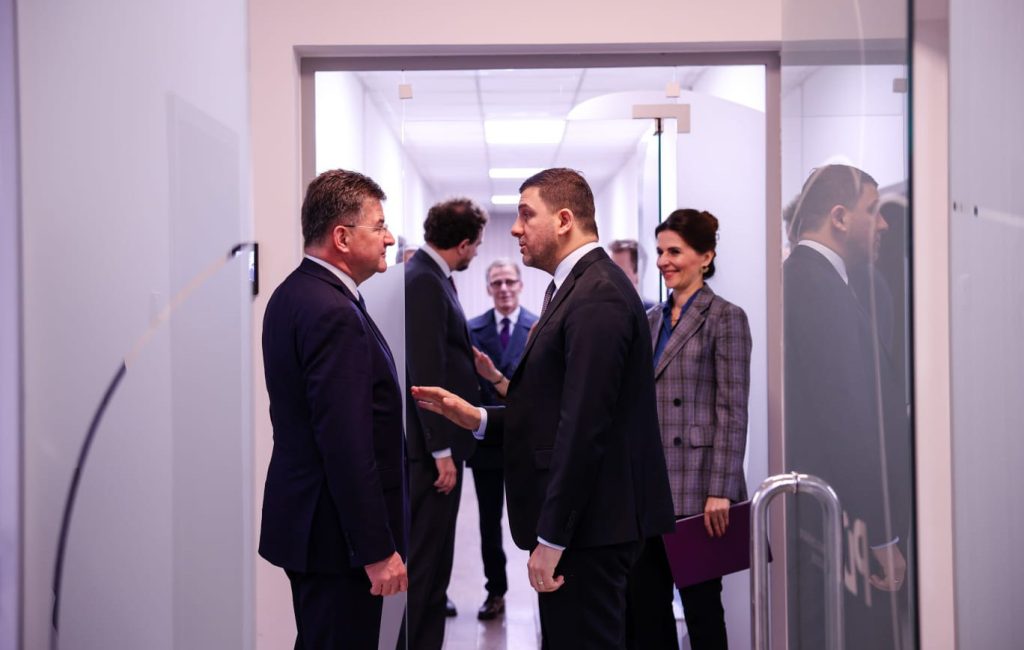 Memljiji Krasnići i Miroslav Lajčak (Foto Fejsbuk Memljiji Krasnići)