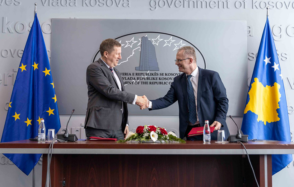 Dodeljeno još 62 miliona evra Kosovu u okviru IPA programa Tomaš Sunjog i Besnik Bisljimi (Foto EU)