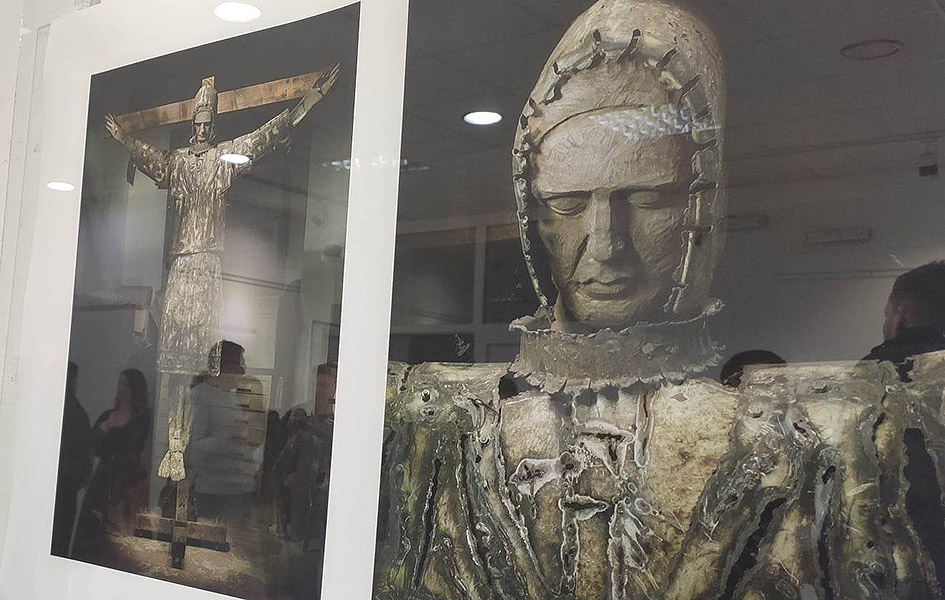 „Umetnik je najjači kada je neraskidivim nitima vezan za korene svoga naroda“ Izložba fotografija (Foto Radio Kontakt Plus)