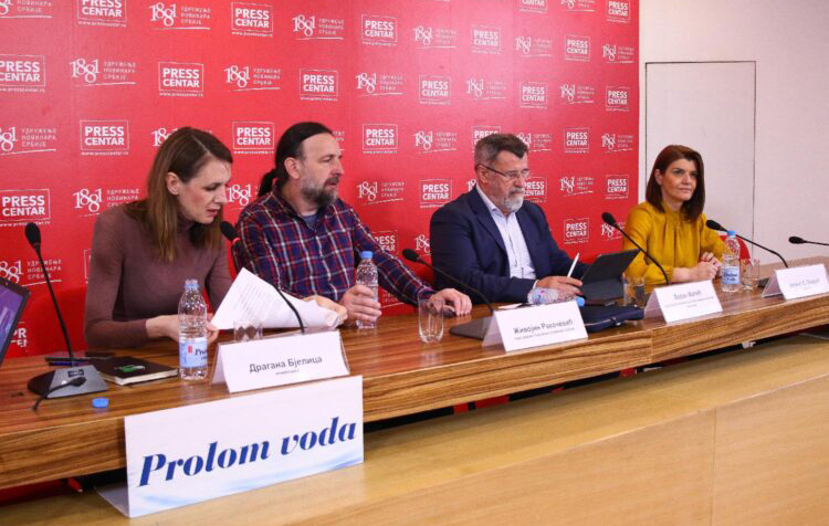 „Najmanje 158 ubijenih i nestalih novinara 1991-1995. u bivšoj Jugoslaviji“ Predstavnici UNS-a (Foto Fonet/Milica Vučković)