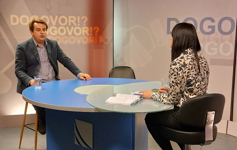 Advokat Vasić u „Dogovoru!?“: Rat ne prestaje Advokat Dejan A. Vasić u emisiji Dogovor (Foto Kim, Ž.Arsić)