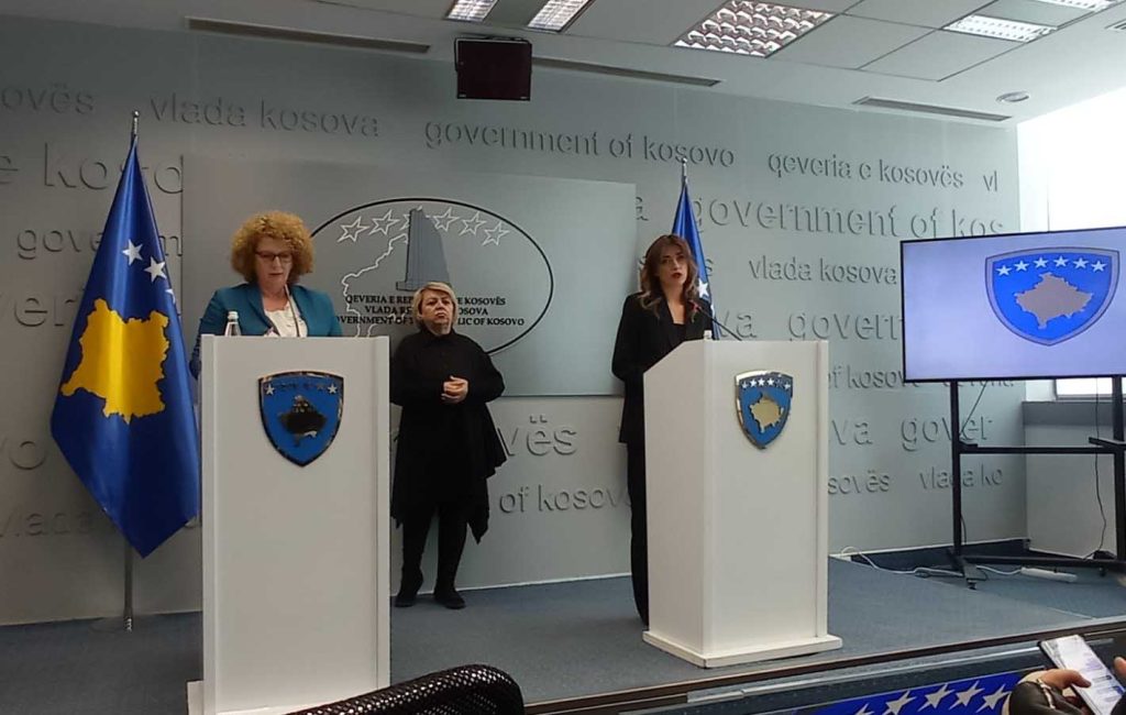 Rozeta Hajdari i Aljbuljena Hadžiju na konferenciji za novinare (Foto Kim)