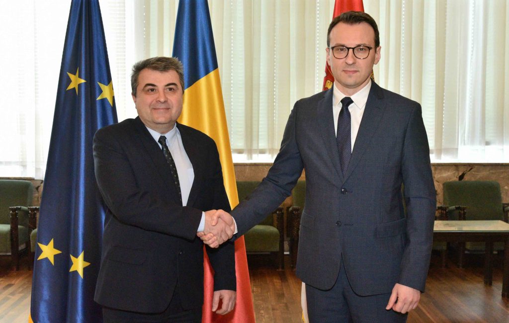 Petković sa Davidojuom razgovarao o dijalogu, ZSO i položaju Srba na Kosovu Adrian Davidou i Petar Petković (Foto Kancelarija za KiM)