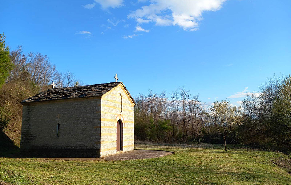 Očišćena porta crkve Svetog Ilije u Velikoj Hoči Crkva Svetog Ilije u Velikoj Hoči (Foto Radio Goraždevac)