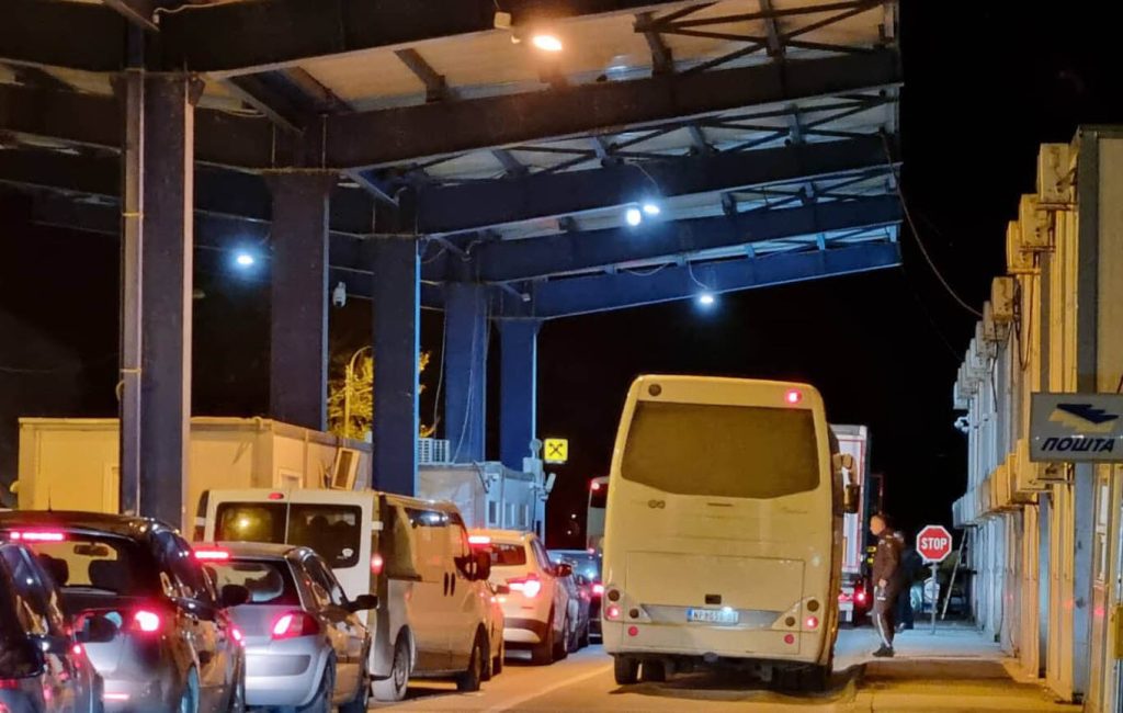 Na Jarinju privedena državljanka Srbije zbog „falsifikovanih dokumenata“ Jarinje (Foto KoSSev)