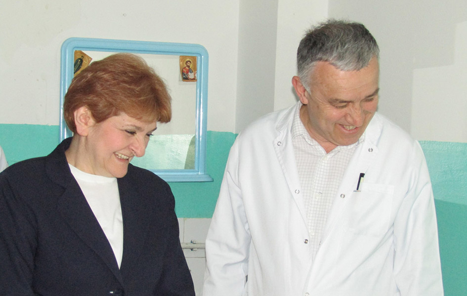 Mitrovica: Grujičić najavila zapošljavanje mladih i nova ulaganja u zdravstvo Danica Grujičić sa dr Zlatanom Elekom (Foto Radio Kontakt plus)