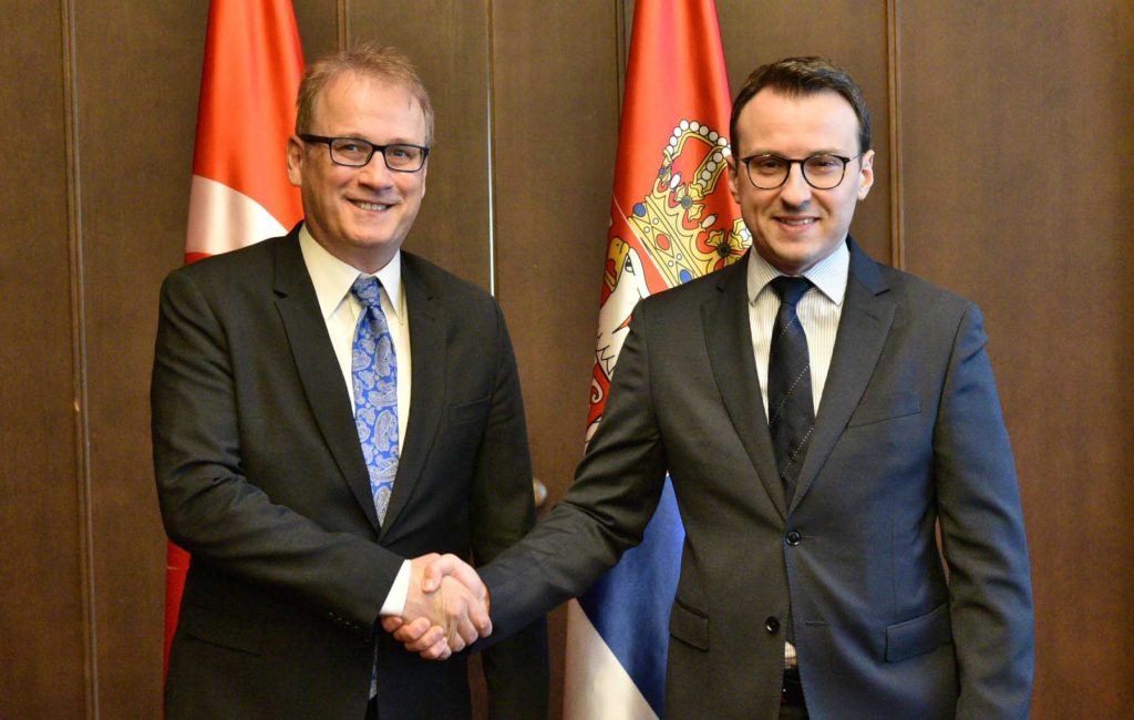Petković sa Sajgilijem o ZSO, izborima na severu i bezbednosnoj situaciji Načelnik Odeljenja za Balkan Ministarstva inostranih poslova Turske, ambasador Ilhan Sajgilij i direktor Kancelarije za KiM Petar Petković (Foto Kancelarija za KiM)