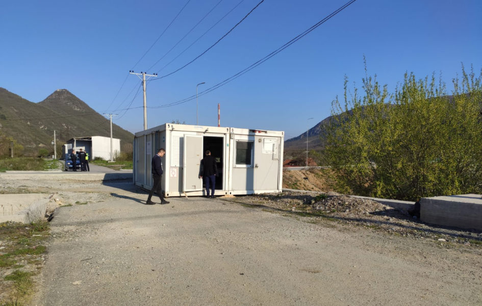CIK: Mediji mogu da se snimaju sve do glasačke kabine Glasačko mesto na izlazu iz Severne Mitrovice (Foto Radio Kontakt Plus)