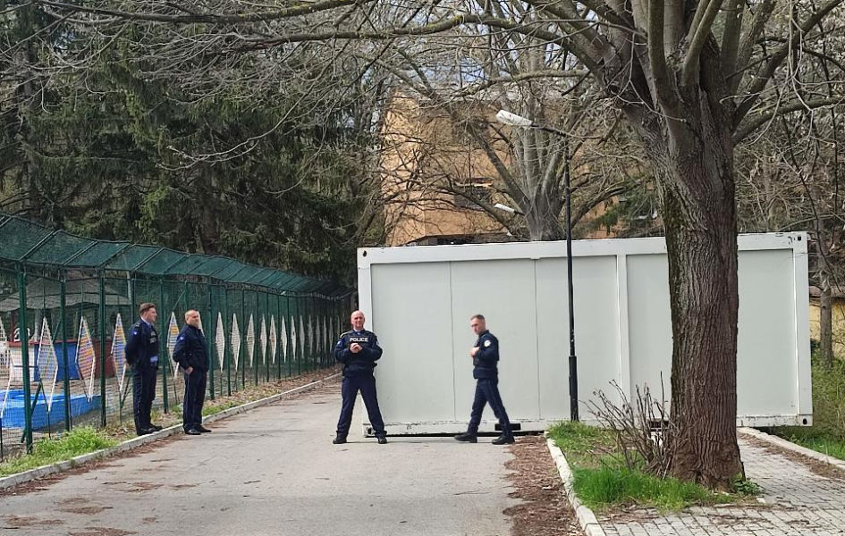 Tužioci nadgledaju izbore Biračko mesto u Zvečanu (Foto Radio Mitrovica sever)