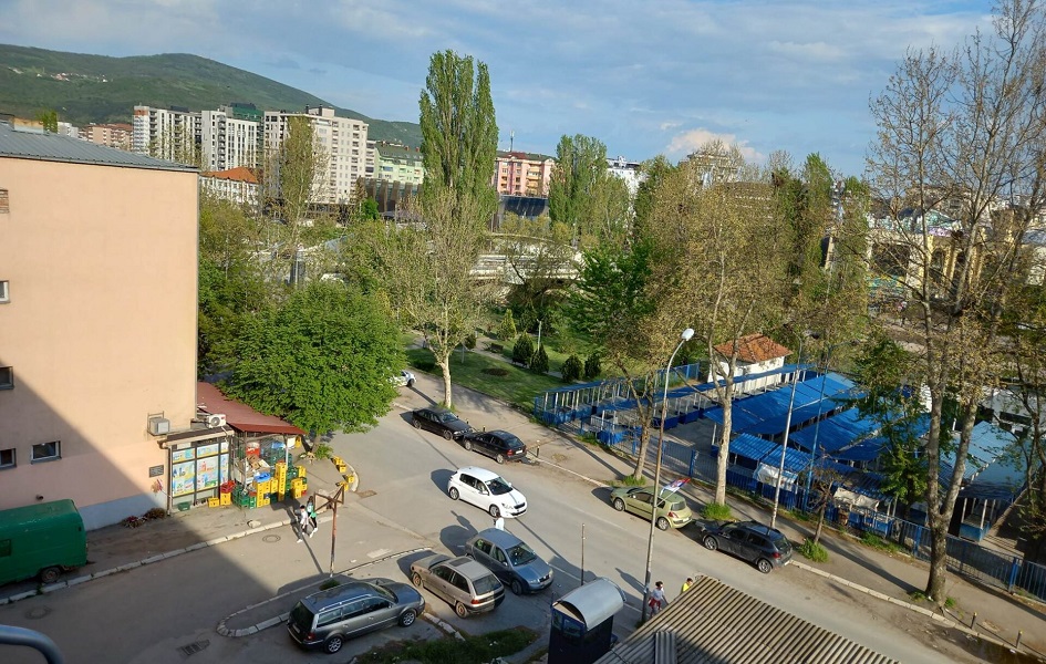 Mitrovica: U stanu u Kolašinskoj zaplenjena oprema za prozivodnju kanabisa Kolašinska ulica (Foto KoSSev)