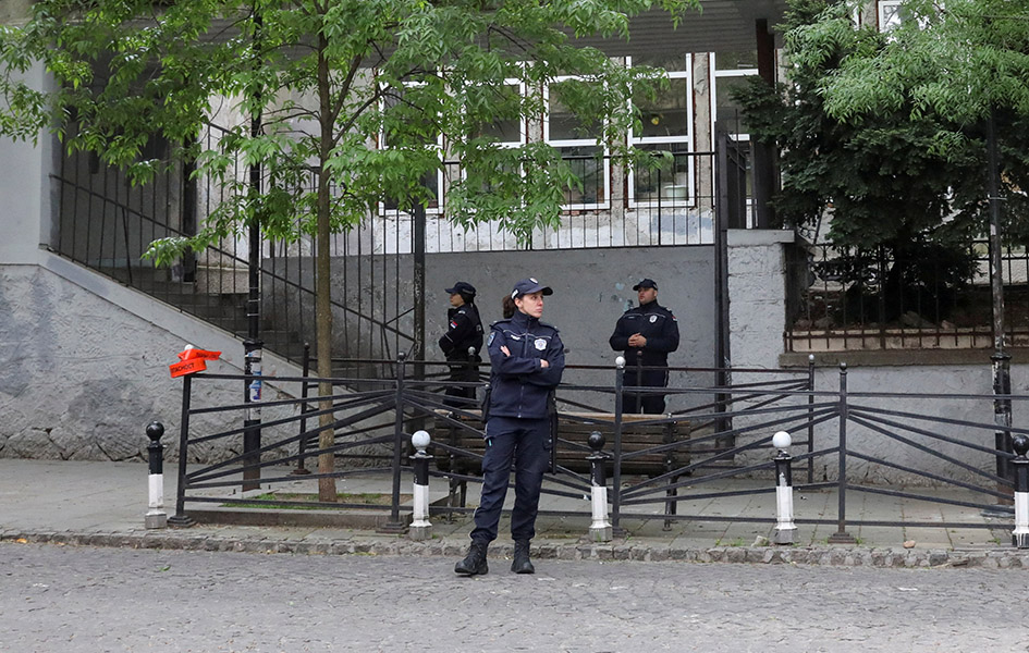 U školama u Srbiji pojačano prisustvo policajaca Ilustracija (Foto Rojters/Đorđe Kojadinović)